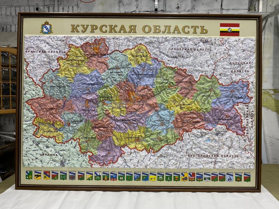 Рельефная карта Курской области с гербами районов в мастерской